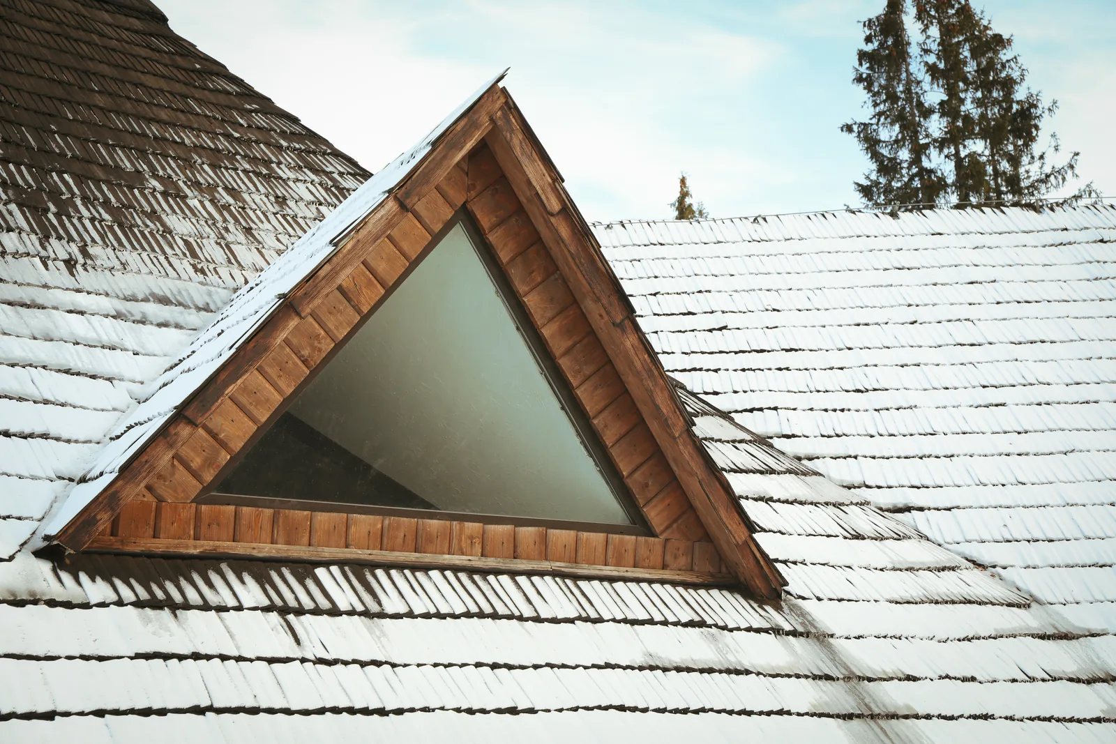 Hausdach im Winter